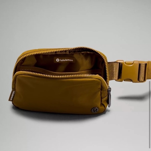 NWT Lululemon Athletica Everywhere Belt Bag Burnt Caramel - Picture 3 of 10